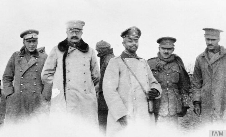Soldiers during the Christmas Truce of 1914